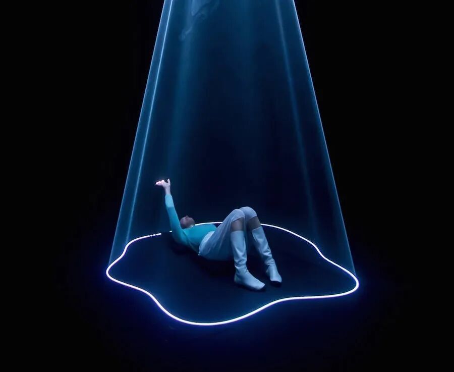 情感的光束由 Nick Verstand 工作室创作的视听艺术装置配备了多|情感|视听|变幻_新浪新闻