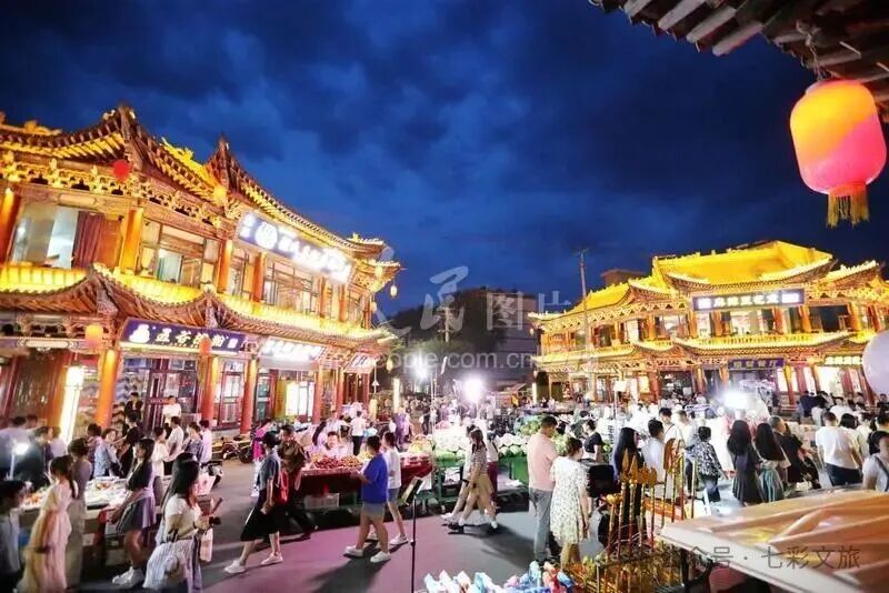 夜间市集人潮